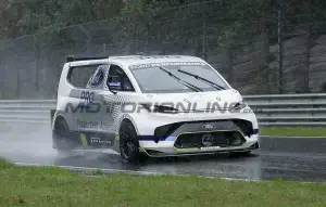 Ford Pro Electric SuperVan - Foto spia 14-09-2022 - 13