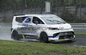 Ford Pro Electric SuperVan - Foto spia 14-09-2022 - 23