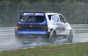 Ford Pro Electric SuperVan - Foto spia 14-09-2022 - 26