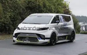 Ford Pro Electric SuperVan - Foto spia 14-09-2022 - 9