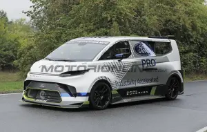 Ford Pro Electric SuperVan - Foto spia 14-09-2022 - 5
