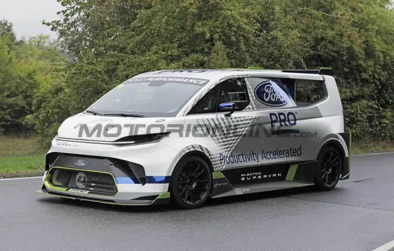Ford Pro Electric SuperVan - Foto spia 14-09-2022 - 5