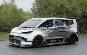 Ford Pro Electric SuperVan - Foto spia 14-09-2022 - 2