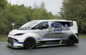 Ford Pro Electric SuperVan - Foto spia 14-09-2022 - 11