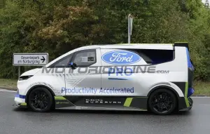 Ford Pro Electric SuperVan - Foto spia 14-09-2022 - 21