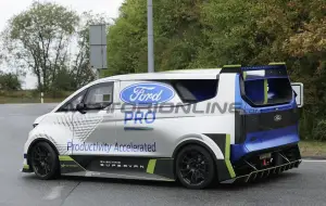 Ford Pro Electric SuperVan - Foto spia 14-09-2022 - 4