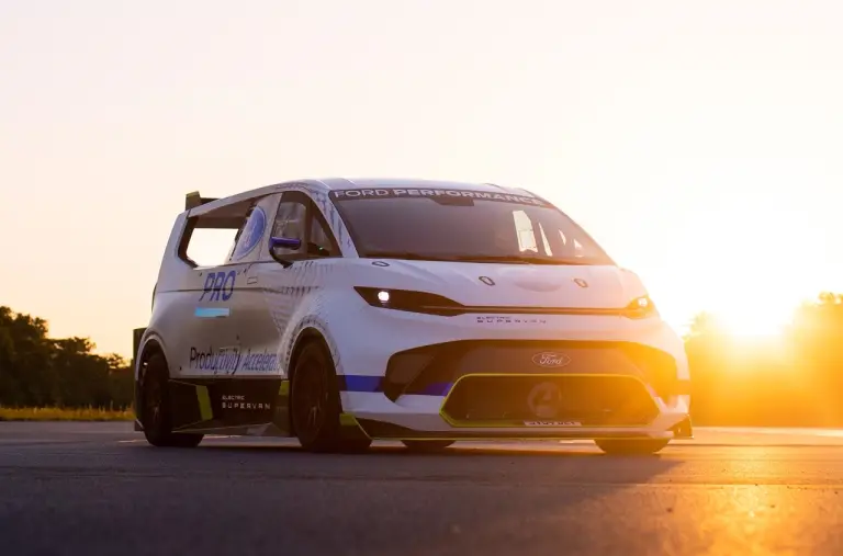 Ford Pro Electric SuperVan - Foto - 18