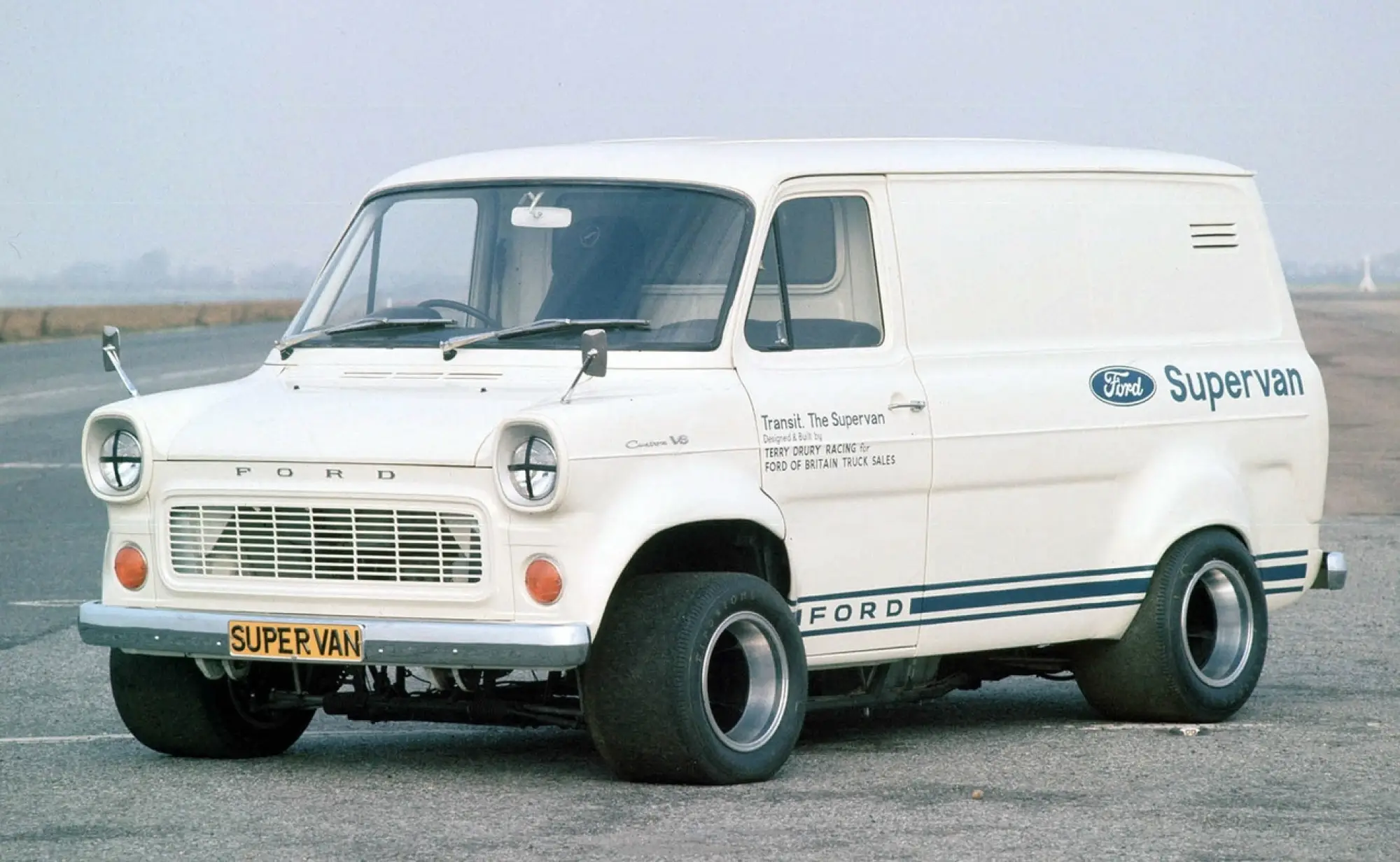 Ford Pro Electric SuperVan - Foto - 40