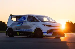 Ford Pro Electric SuperVan - Foto