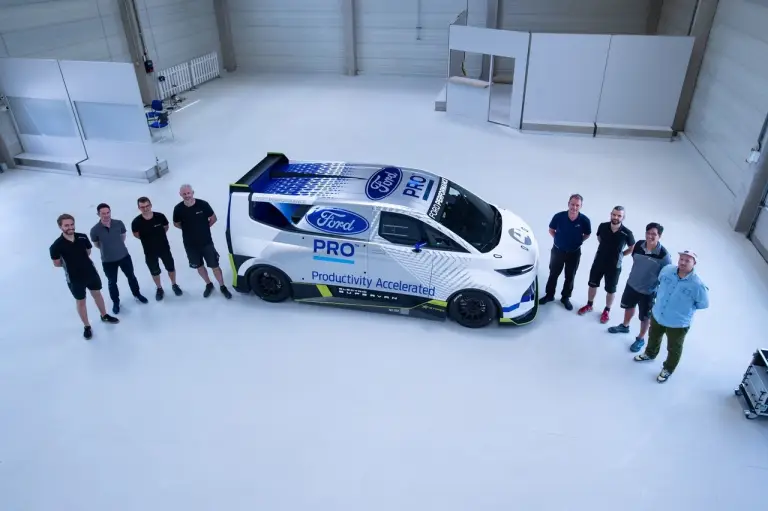 Ford Pro Electric SuperVan - Foto - 31