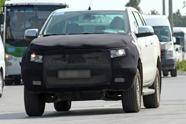 Ford Ranger MY 2015 - Foto spia 20-06-2014 - 2
