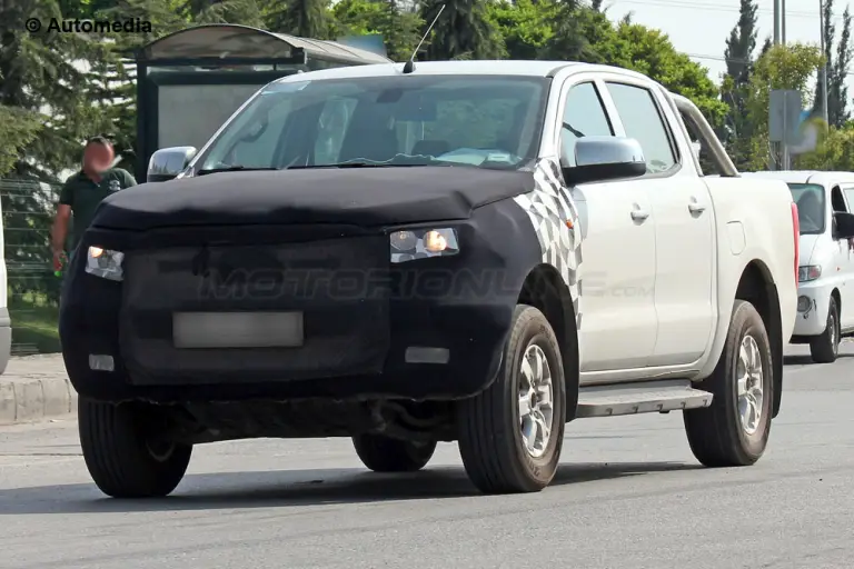 Ford Ranger MY 2015 - Foto spia 20-06-2014 - 3