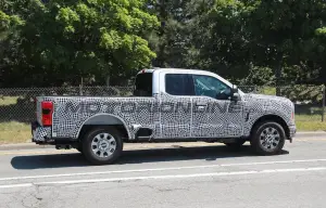 Ford Super Duty XLT 2023 - Foto spia 07-07-2022