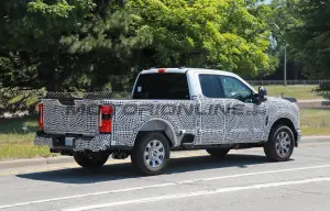 Ford Super Duty XLT 2023 - Foto spia 07-07-2022