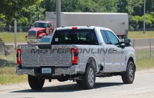 Ford Super Duty XLT 2023 - Foto spia 07-07-2022