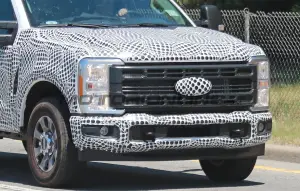 Ford Super Duty XLT 2023 - Foto spia 07-07-2022