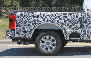 Ford Super Duty XLT 2023 - Foto spia 07-07-2022