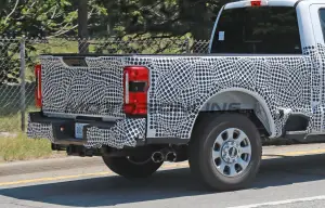 Ford Super Duty XLT 2023 - Foto spia 07-07-2022