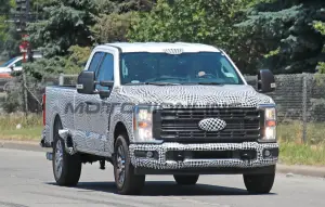 Ford Super Duty XLT 2023 - Foto spia 07-07-2022