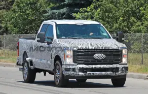 Ford Super Duty XLT 2023 - Foto spia 07-07-2022