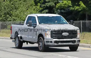Ford Super Duty XLT 2023 - Foto spia 07-07-2022