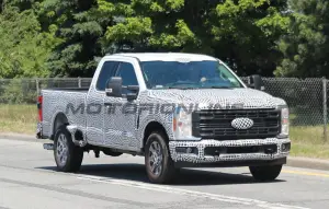 Ford Super Duty XLT 2023 - Foto spia 07-07-2022