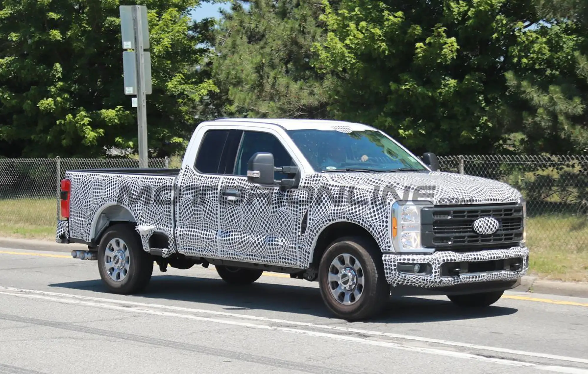Ford Super Duty XLT 2023 - Foto spia 07-07-2022 - 1