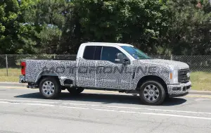 Ford Super Duty XLT 2023 - Foto spia 07-07-2022