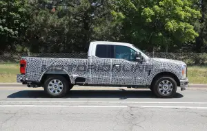 Ford Super Duty XLT 2023 - Foto spia 07-07-2022