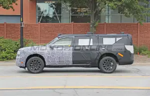 Ford - SUV a tre file - Foto spia 03-08-2020