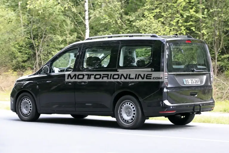 Ford Tourneo  Connect - Foto spia 7-7-2021 - 12