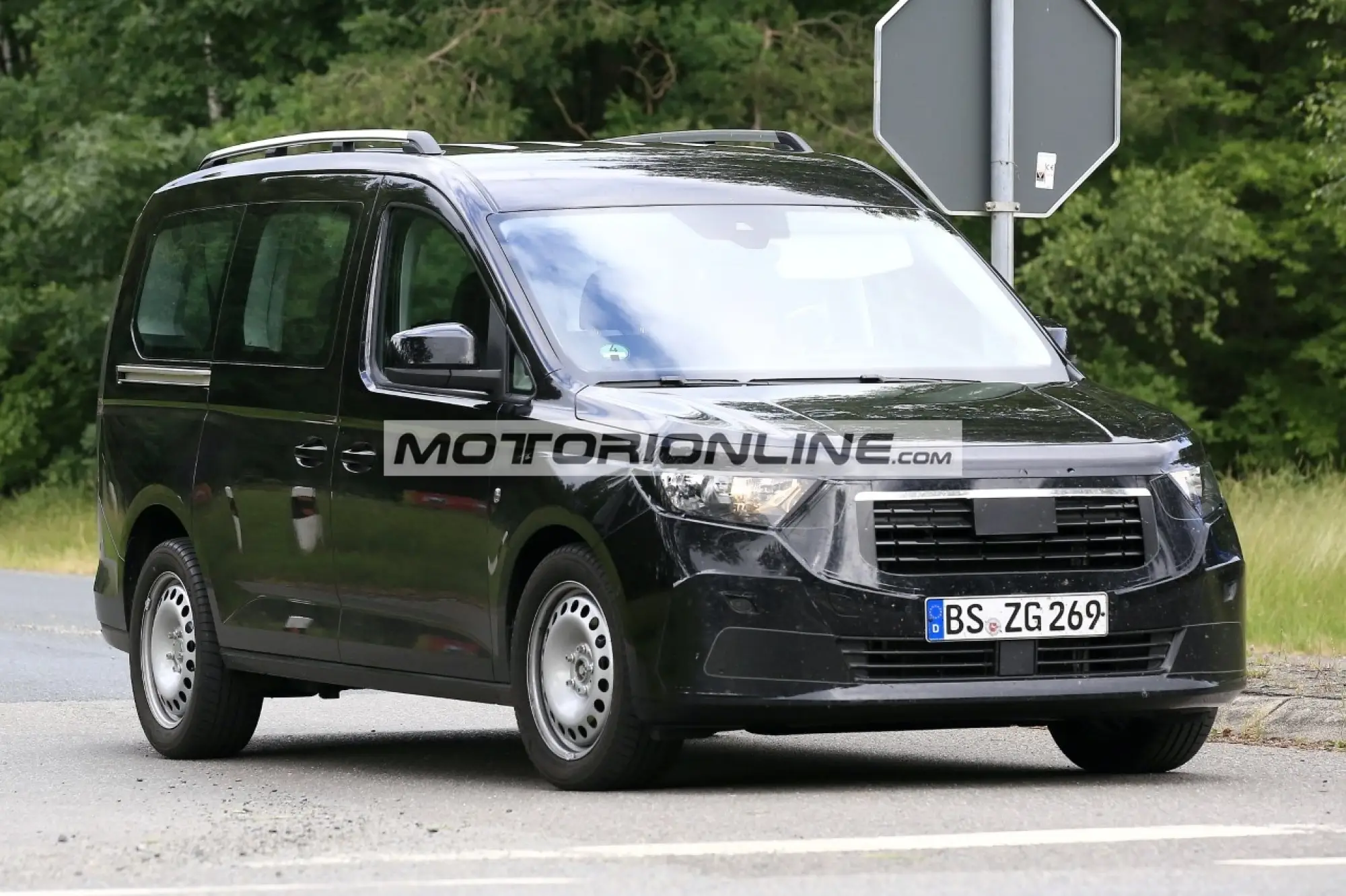 Ford Tourneo  Connect - Foto spia 7-7-2021 - 5