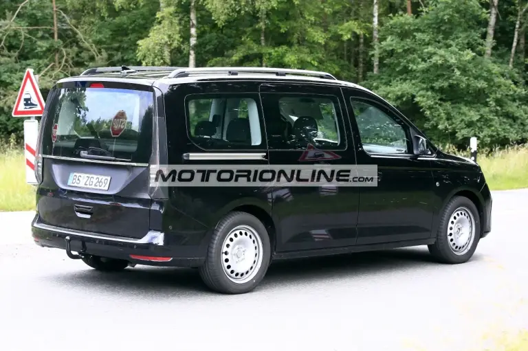 Ford Tourneo  Connect - Foto spia 7-7-2021 - 4