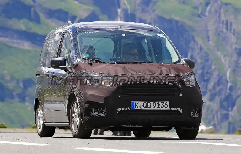 Ford Tourneo Courier - Foto spia 10-07-2017 - 2