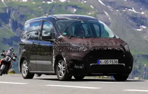 Ford Tourneo Courier - Foto spia 10-07-2017
