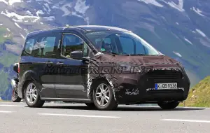 Ford Tourneo Courier - Foto spia 10-07-2017