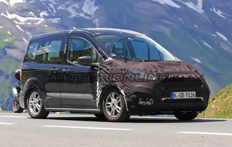 Ford Tourneo Courier - Foto spia 10-07-2017 - 4