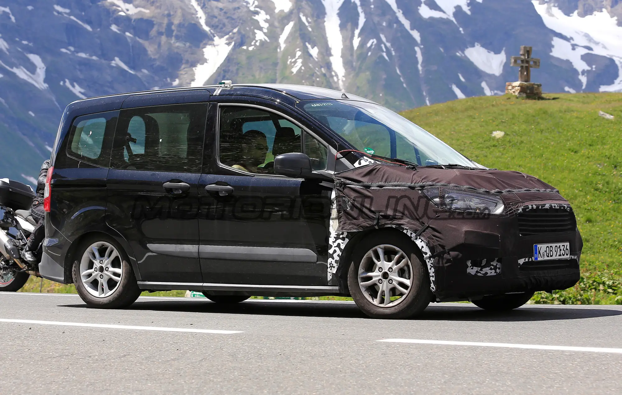 Ford Tourneo Courier - Foto spia 10-07-2017 - 5