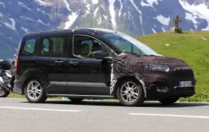 Ford Tourneo Courier - Foto spia 10-07-2017