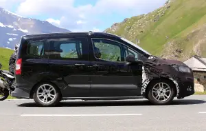 Ford Tourneo Courier - Foto spia 10-07-2017
