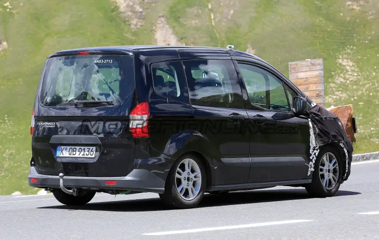 Ford Tourneo Courier - Foto spia 10-07-2017 - 7