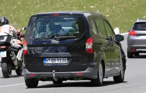 Ford Tourneo Courier - Foto spia 10-07-2017