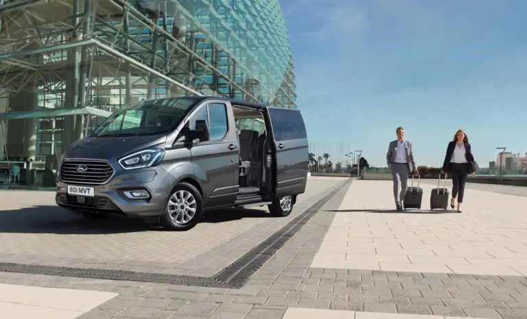 Ford Tourneo Custom Plug-in Hybrid - Foto ufficiali - 2