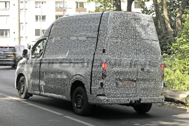 Ford Transit Custom - Foto Spia 17-05-2022 - 4