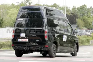 Ford Transit Custom - Foto Spia 27-08-2022
