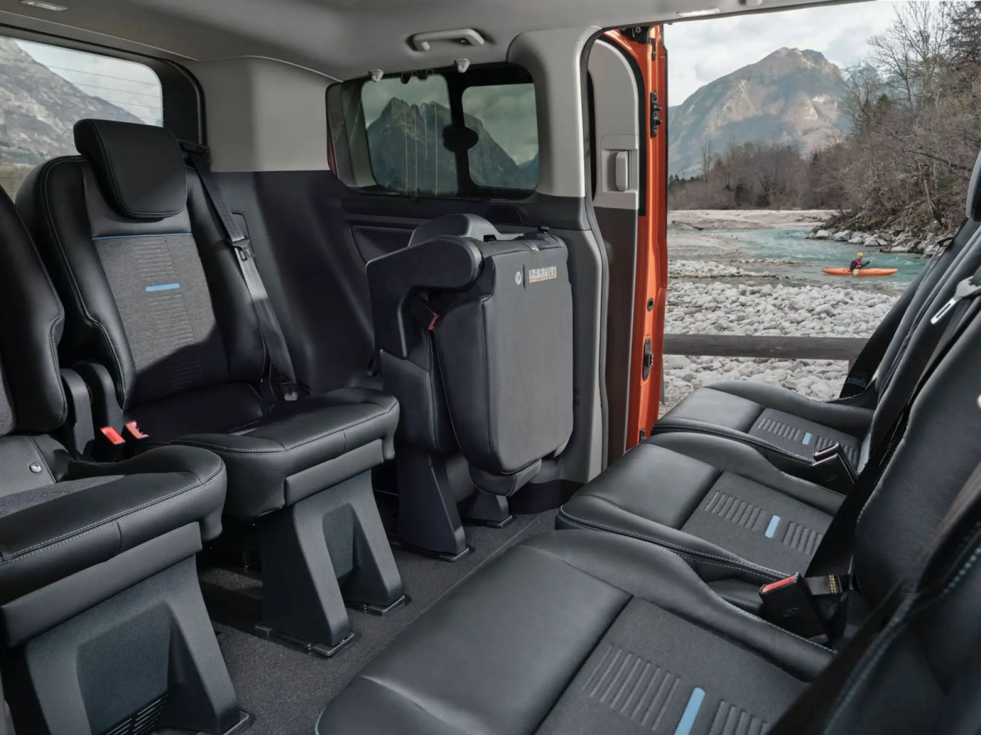 Ford Transit e Tourneo Trail e Active - 4