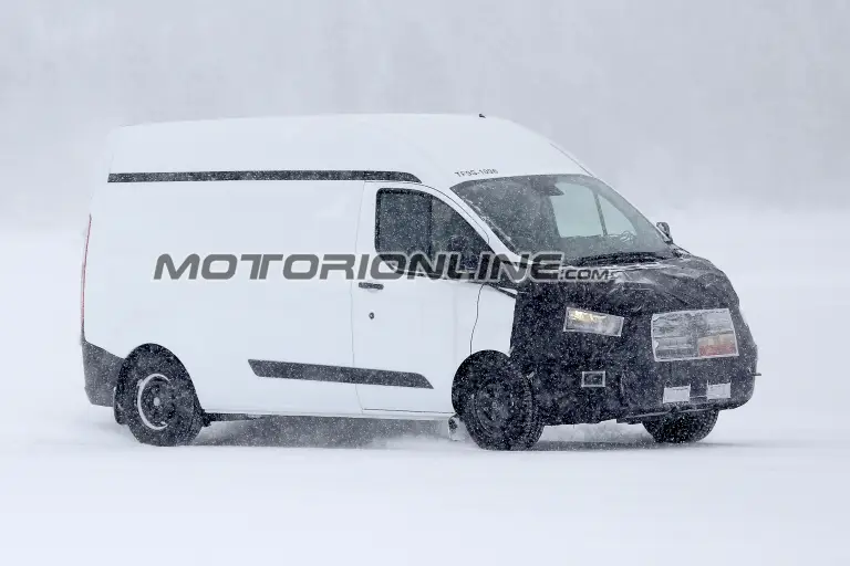 Ford Transit restyling foto spia 1 Marzo 2017 - 2