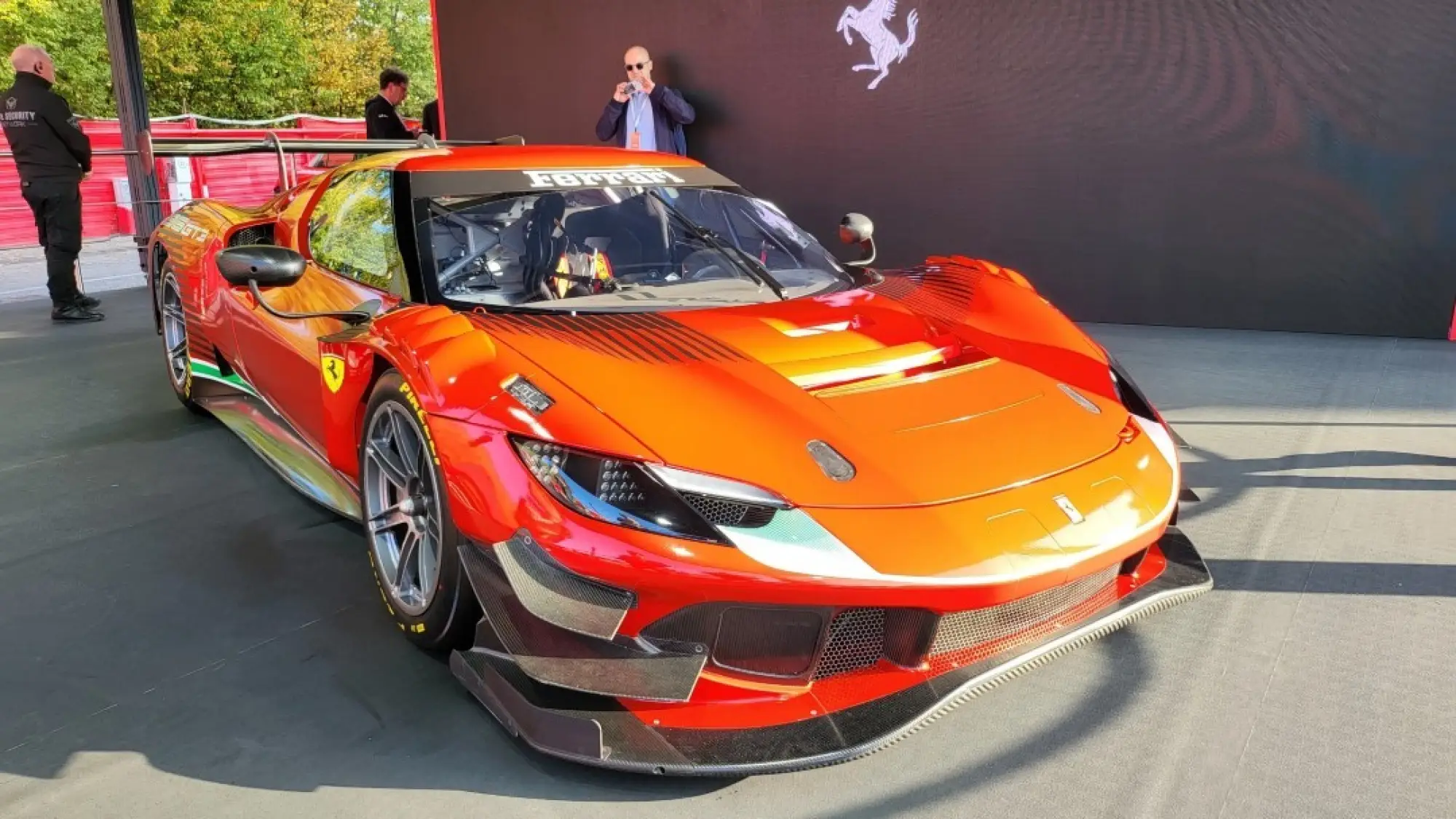 Foto dal vivo della Ferrari 296 GT3 2022 - 3