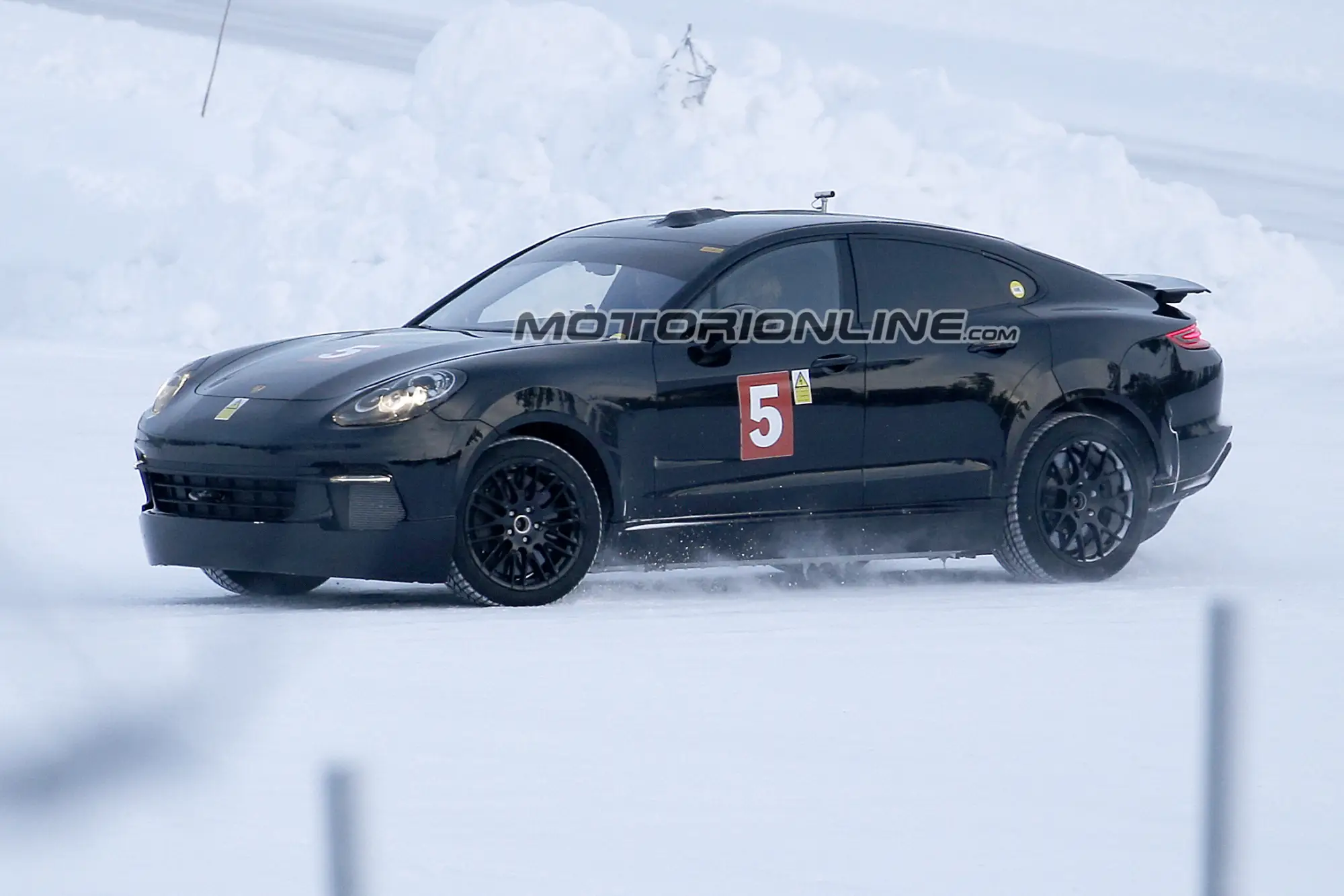 Foto Porsche Mission E foto spia 2 febbraio 2017 - 3