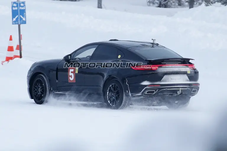 Foto Porsche Mission E foto spia 2 febbraio 2017 - 4